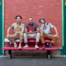 Listen to Fanfara Station, watch music videos, read bio, see tour dates & more!