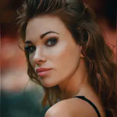 Dengarkan Aingee, tonton video musik, baca bio, lihat tanggal tur & lainnya!