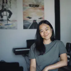 Dengarkan Weissa G, tonton video musik, baca bio, lihat tanggal tur & lainnya!