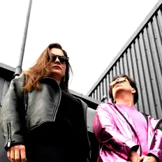 聆聽 S-pray、觀看音樂影片、閱讀小傳、查看巡演日期等！