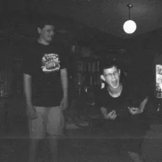 Écoutez Radio F, regardez des vidéoclips, lisez la biographie, consultez les dates de tournée et plus encore !