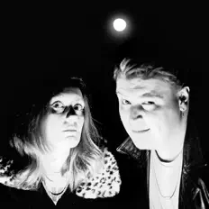 Hör dir Nine Lives an, schau dir Musikvideos an, lies die Biografie, finde Tourdaten und mehr!