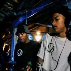 Luister naar Black Wrld, bekijk muziekvideo's, lees de bio, bekijk de tourdata, en meer!