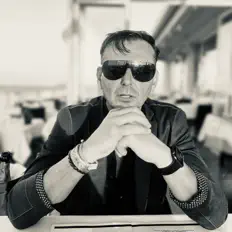 Dengarkan Max Morra, tonton video musik, baca bio, lihat tanggal tur & lainnya!