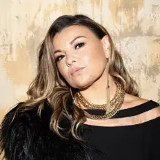 Dengarkan Amy Swift, tonton video musik, baca bio, lihat tanggal tur & lainnya!