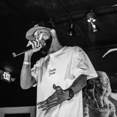 Dee Blaze The Pyroを聴いたり、ミュージックビデオを鑑賞したり、経歴やツアー日程などを確認したりしましょう！
