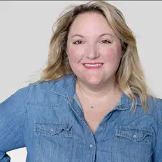 Ouve Elaina Smith, vê vídeos de música, lê a biografia, vê as datas da digressão e muito mais!