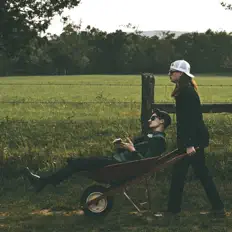 Ascolta Two Trees, guarda video musicali, leggi la biografia, vedi le date del tour & altro!