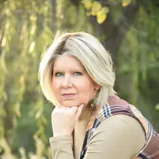 Ακούστε περιεχόμενο από Cyndi Reynolds, παρακολουθήστε μουσικά βίντεο, διαβάστε το βιογραφικό, δείτε ημερομηνίες περιοδείας, και πολλά ακόμη!