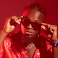 Poslechněte si interpreta undefined, sledujte hudební videa, přečtěte si životopis, podívejte se na data turné a další informace.