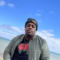 undefinedを聴いたり、ミュージックビデオを鑑賞したり、経歴やツアー日程などを確認したりしましょう！