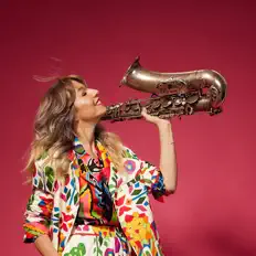 聆聽 Stephanie Lottermoser、觀看音樂影片、閱讀小傳、查看巡演日期等！