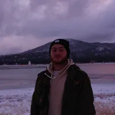 Kumori.を聴いたり、ミュージックビデオを鑑賞したり、経歴やツアー日程などを確認したりしましょう！