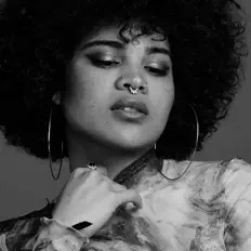 VAVI을(를) 듣고, 뮤직 비디오를 보고, 약력을 읽고, 투어 일정 등을 확인하세요!