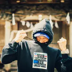 Boogie popを聴いたり、ミュージックビデオを鑑賞したり、経歴やツアー日程などを確認したりしましょう！