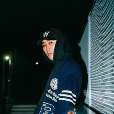 收听 Warushi、观看音乐视频、阅读小传、查看巡演日期等 ！