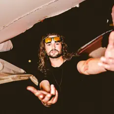 Wyatt Robertsを聴いたり、ミュージックビデオを鑑賞したり、経歴やツアー日程などを確認したりしましょう！