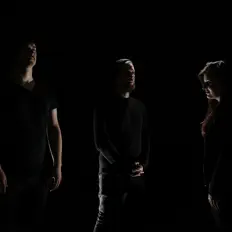 收听 Mother、观看音乐视频、阅读小传、查看巡演日期等 ！