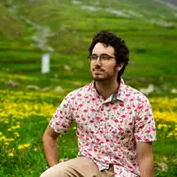 Ascolta undefined, guarda video musicali, leggi la biografia, vedi le date del tour & altro!