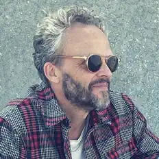 Escucha a Peter Hellemann, mira videos musicales, lee su biografía, consulta las fechas de las gira y más.
