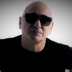 Avi Belleliを聴いたり、ミュージックビデオを鑑賞したり、経歴やツアー日程などを確認したりしましょう！