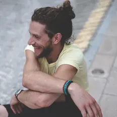 Titan James: песни, клипы, биография, даты выступлений и многое другое.