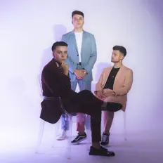 Nova Bloom을(를) 듣고, 뮤직 비디오를 보고, 약력을 읽고, 투어 일정 등을 확인하세요!