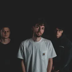 收听 Parade、观看音乐视频、阅读小传、查看巡演日期等 ！