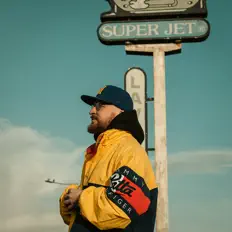 Poslechněte si interpreta Chief Saï, sledujte hudební videa, přečtěte si životopis, podívejte se na data turné a další informace.