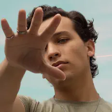 Luister naar Dave GQ, bekijk muziekvideo's, lees de bio, bekijk de tourdata, en meer!