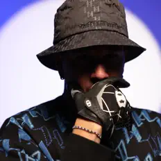 收听 Lynyx、观看音乐视频、阅读小传、查看巡演日期等 ！