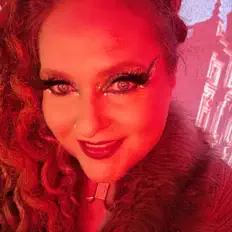 收听 Feyrosė、观看音乐视频、阅读小传、查看巡演日期等 ！