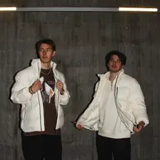 Dengarkan Thomassen & Berg, tonton video musik, baca bio, lihat tanggal tur & lainnya!