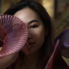 saturdaycoを聴いたり、ミュージックビデオを鑑賞したり、経歴やツアー日程などを確認したりしましょう！