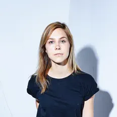 聆聽 Anna Schulze、觀看音樂影片、閱讀小傳、查看巡演日期等！