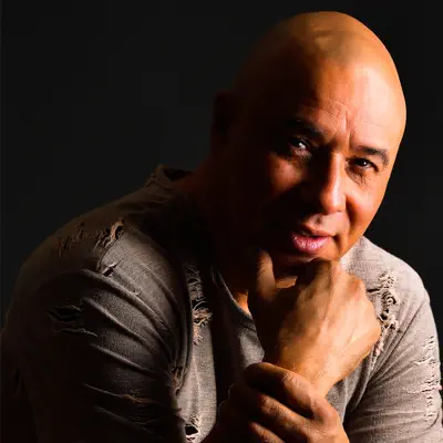 Hör dir Monsieur ZonZon an, schau dir Musikvideos an, lies die Biografie, finde Tourdaten und mehr!