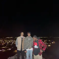 Luister naar V.O.W., bekijk muziekvideo's, lees de bio, bekijk de tourdata, en meer!