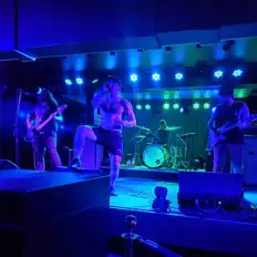 Poslechněte si interpreta Bag, sledujte hudební videa, přečtěte si životopis, podívejte se na data turné a další informace.