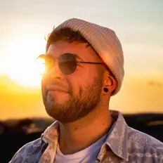 Escucha a Marvin Ventura, mira videos musicales, lee su biografía, consulta las fechas de las gira y más.