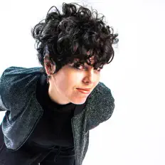Célia Ruizを聴いたり、ミュージックビデオを鑑賞したり、経歴やツアー日程などを確認したりしましょう！