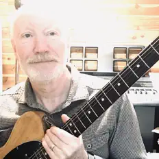 Poslechněte si interpreta Pat E Pattison, sledujte hudební videa, přečtěte si životopis, podívejte se na data turné a další informace.