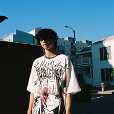 Lamm을(를) 듣고, 뮤직 비디오를 보고, 약력을 읽고, 투어 일정 등을 확인하세요!