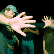 bill.を聴いたり、ミュージックビデオを鑑賞したり、経歴やツアー日程などを確認したりしましょう！