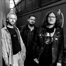 Father Moon dinle, müzik videolarını izle, biyografisini oku, tur tarihlerini ve daha fazlasını gör!