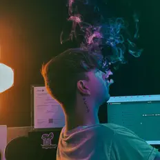 Lucid Leeを聴いたり、ミュージックビデオを鑑賞したり、経歴やツアー日程などを確認したりしましょう！