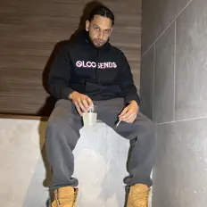 LoCoupeeを聴いたり、ミュージックビデオを鑑賞したり、経歴やツアー日程などを確認したりしましょう！