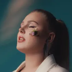 Escucha a Veira, mira videos musicales, lee su biografía, consulta las fechas de las gira y más.