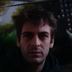 AVOを聴いたり、ミュージックビデオを鑑賞したり、経歴やツアー日程などを確認したりしましょう！