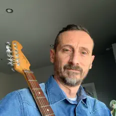 Listen to Manu Vivas, watch music videos, read bio, see tour dates & more!