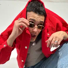 收听 chouce、观看音乐视频、阅读小传、查看巡演日期等 ！